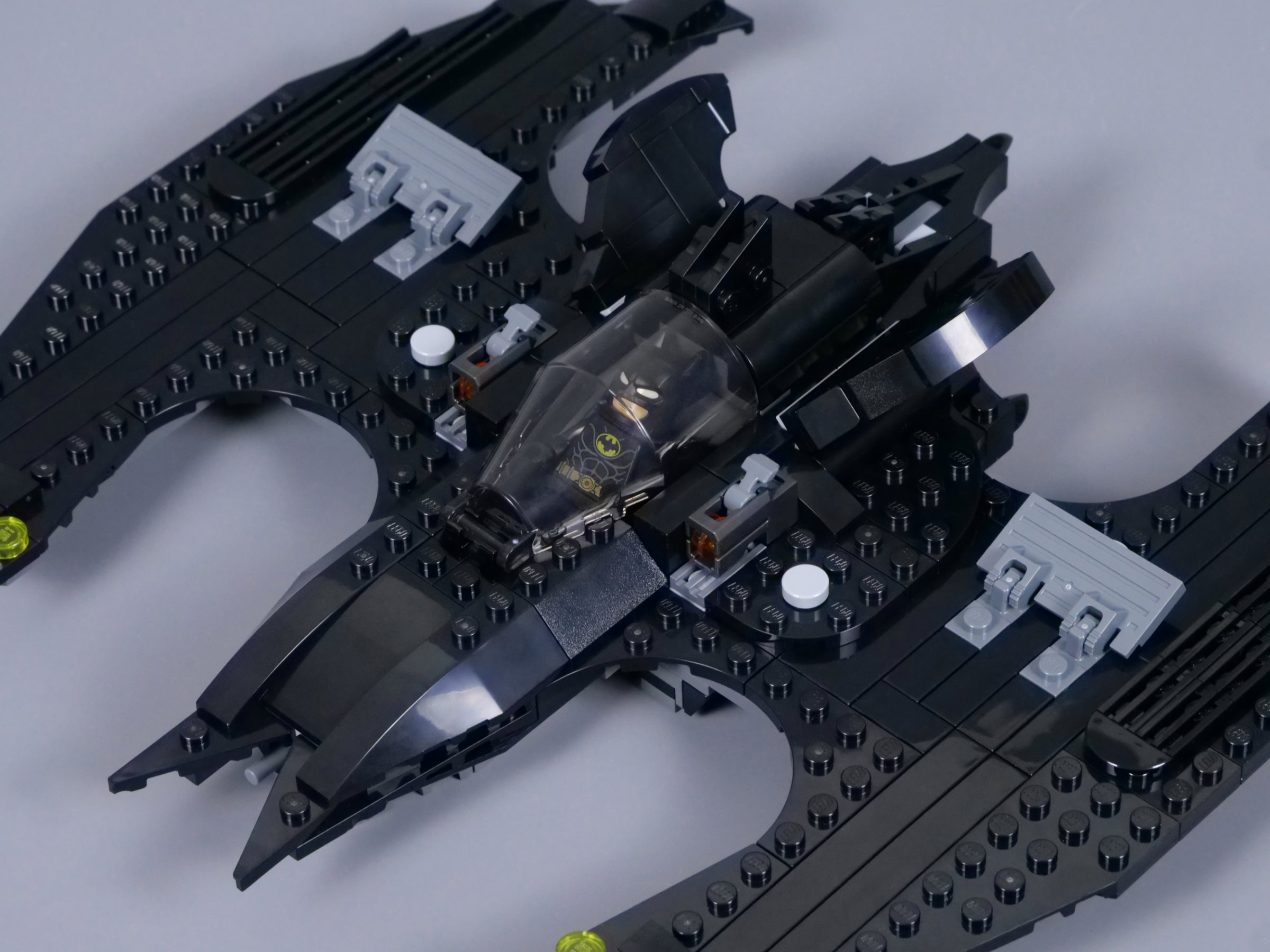 LEGO DC Comics Super Heroes 76265 Batwing: Batman vs. The Joker